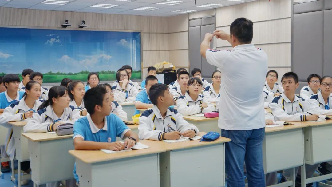浙江紹興：“四位一體”混合研修，引領(lǐng)教師專業(yè)成長.jpg
