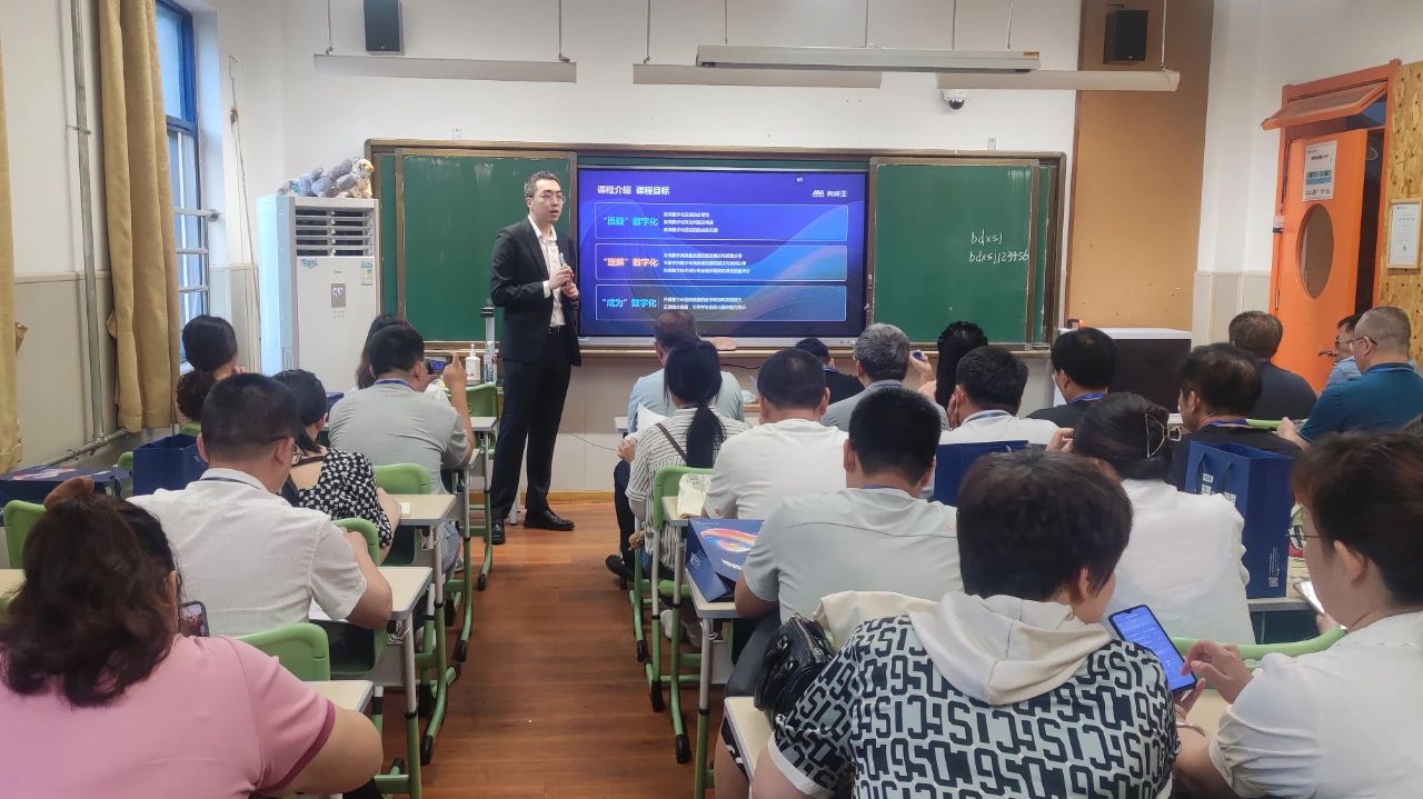 奧威亞AI賦能課堂循證，數據驅動精準教研